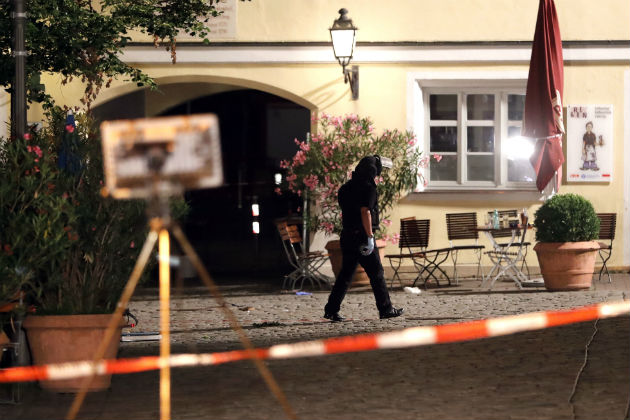 Αιματηρή βομβιστική επίθεση σε εστιατόριο στη Γερμανία