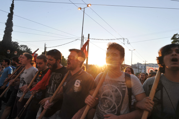 Πορεία της ΑΝΤΑΡΣΥΑ στο κέντρο της Αθήνας για το «όχι»