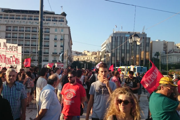 Διαδηλώνοντας για το ΟΧΙ
