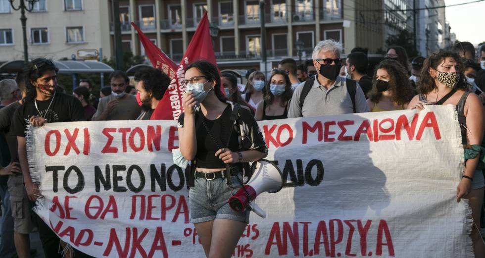 Διαμαρτυρία κατά του αντεργατικού νομοσχεδίου στο κέντρο της Αθήνας