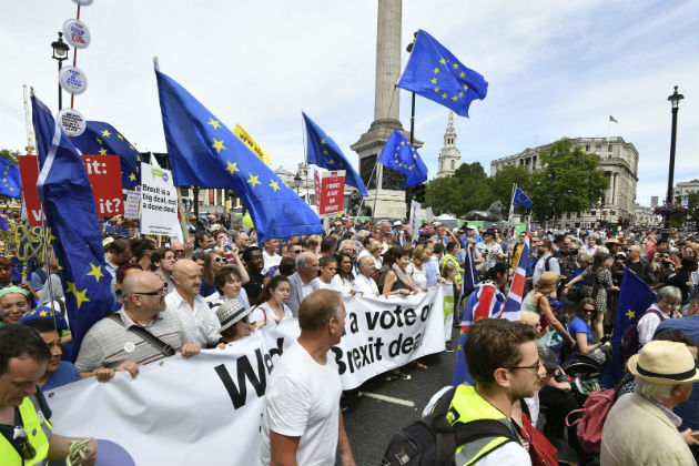 Μεγάλη αντι-Brexit διαδήλωση στην επέτειο του δημοψηφίσματος