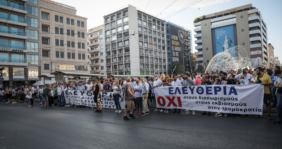 Ένταση ξανά στο Σύνταγμα μετά από συγκέντρωση αντιεμβολιαστών