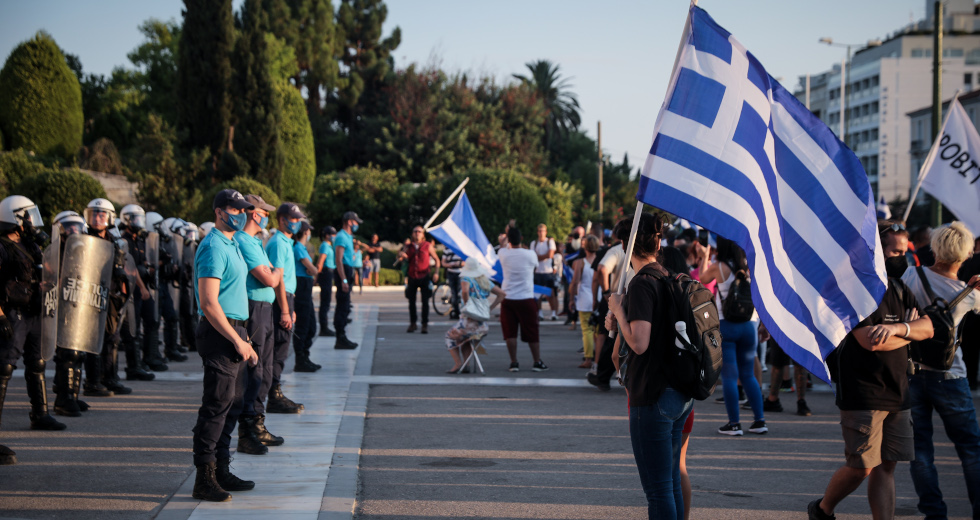 Ένταση ξανά στο Σύνταγμα μετά από συγκέντρωση αντιεμβολιαστών