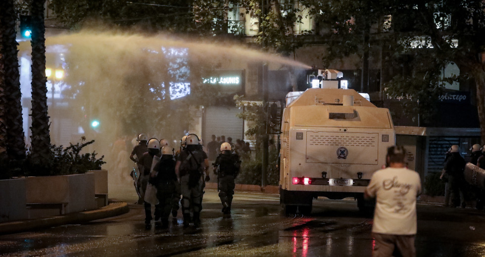 Ένταση ξανά στο Σύνταγμα μετά από συγκέντρωση αντιεμβολιαστών