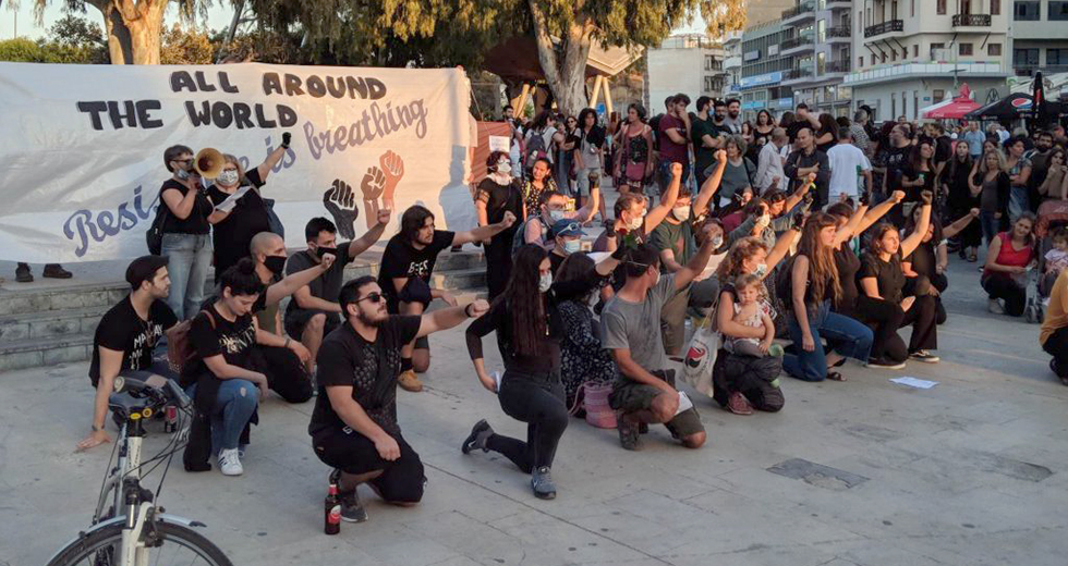 «Κρήτη γη αντιφασιστική» – Χιλιάδες διαδήλωσαν στο Ηράκλειο