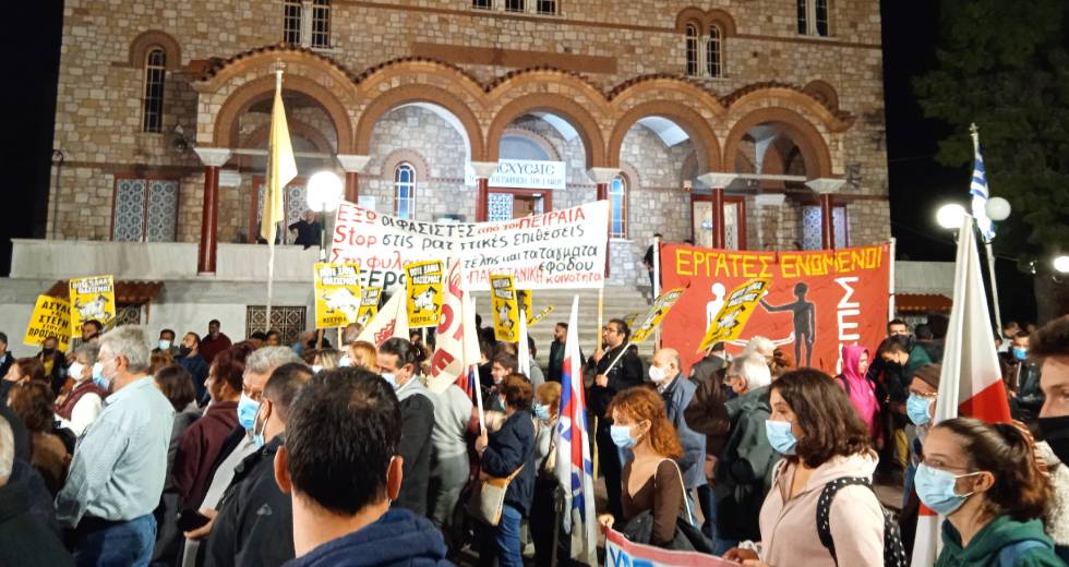 Ηχηρή αντιφασιστική πορεία στην Κοκκινιά