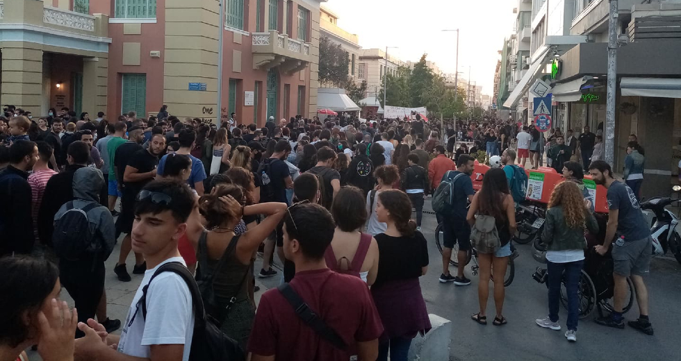 «Κρήτη γη αντιφασιστική» – Χιλιάδες διαδήλωσαν στο Ηράκλειο