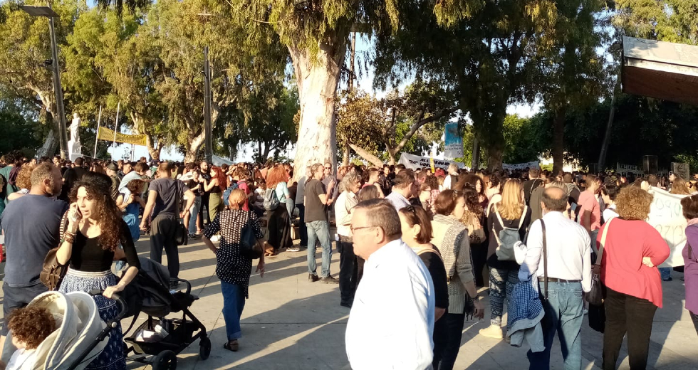 «Κρήτη γη αντιφασιστική» – Χιλιάδες διαδήλωσαν στο Ηράκλειο