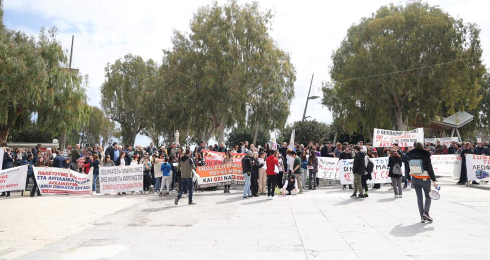 Οργή για τα Τέμπη – Διαδηλώσεις σε όλη την Κρήτη
