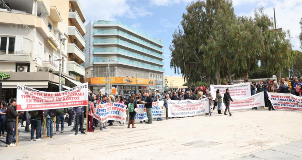 Οργή για τα Τέμπη – Διαδηλώσεις σε όλη την Κρήτη