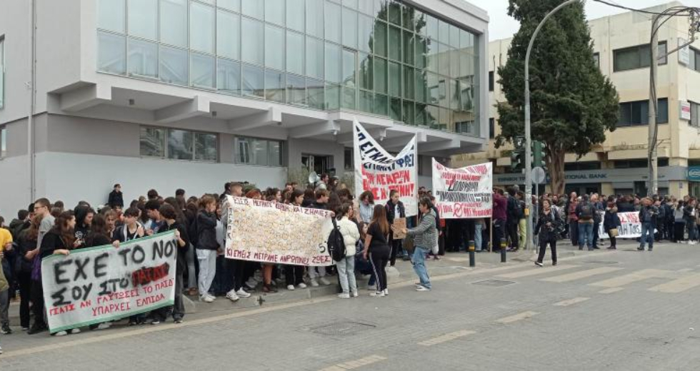 Οργή για τα Τέμπη – Διαδηλώσεις σε όλη την Κρήτη