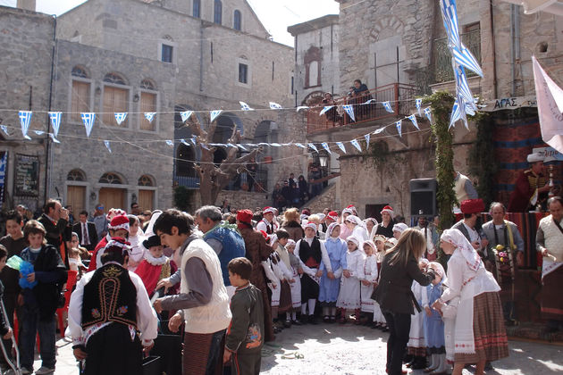 Λαγάνες, ταραμάς και γλέντια στην Ελλάδα