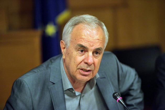 Υπουργοί με το όπλο παρά πόδα υπόσχονται σκληρή δουλειά