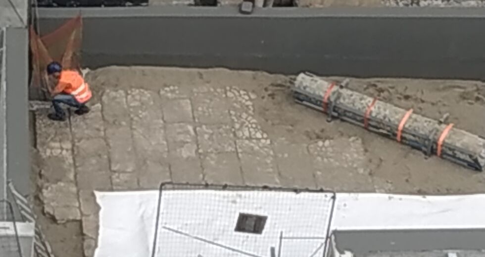 Eπικοινωνιακή καταιγίδα με το βλέμμα στη Βενιζέλου