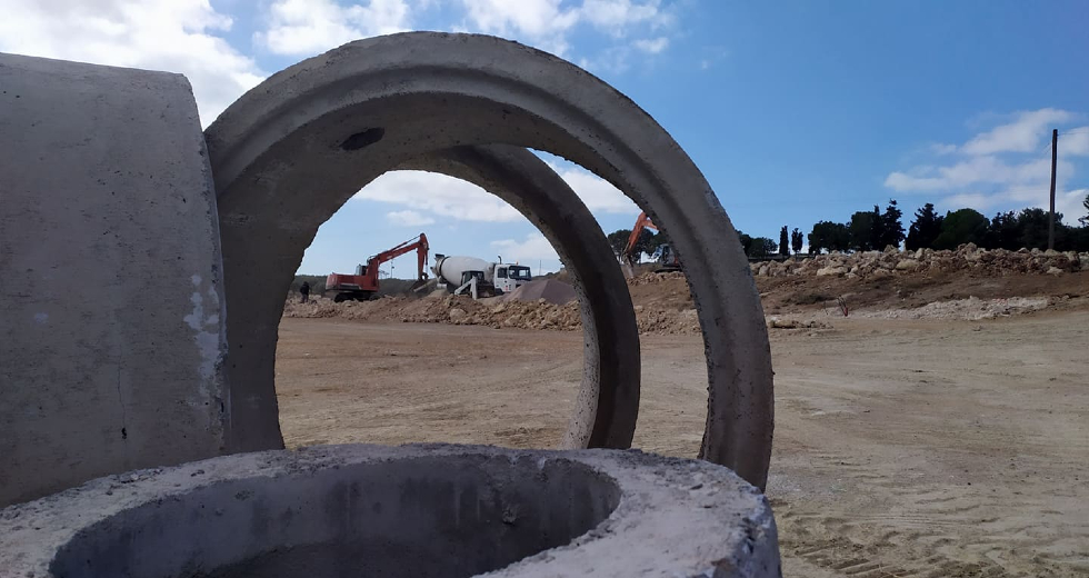 Εφτασαν στην Κρήτη τα πρώτα κοντέινερ για τους σεισμόπληκτους