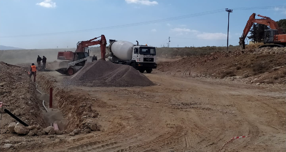 Εφτασαν στην Κρήτη τα πρώτα κοντέινερ για τους σεισμόπληκτους