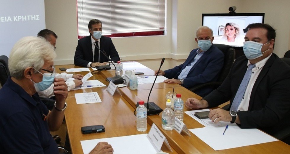 Στην Κρήτη ο πρόεδρος του ΕΟΔΥ: “Προσωρινά τα μέτρα”