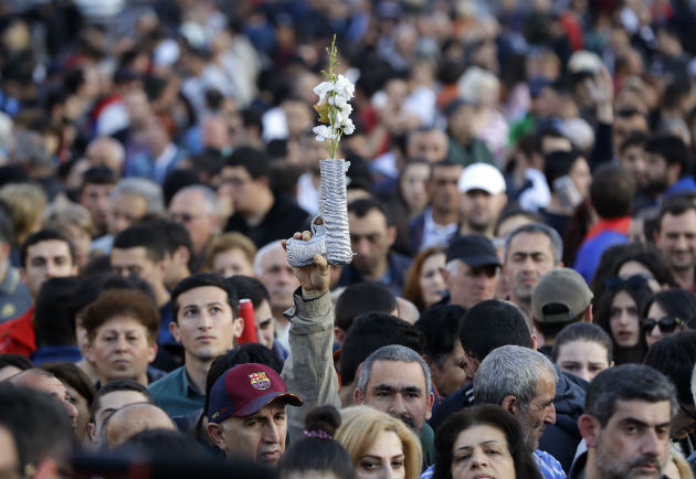 Προειδοποιεί με «πολιτικό τσουνάμι», εάν δεν εκλεγεί πρωθυπουργός