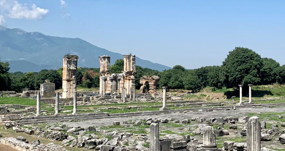 Απάντηση με στοιχεία στις «μαγκιές» της Λίνας Μενδώνη