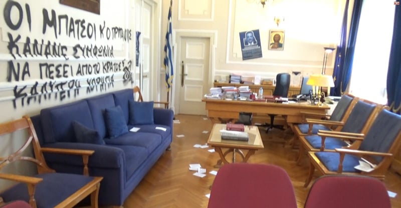 Εισβολή ομάδας στο γραφείο του πρύτανη του Οικονομικού Πανεπιστημίου Αθηνών