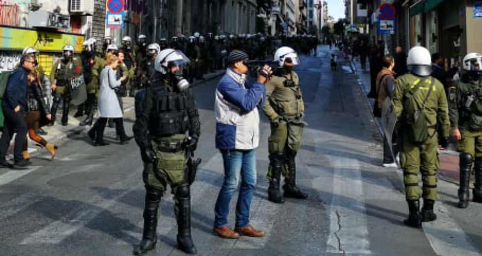 Πορεία μνήμης σε μια Αθήνα «αστακό»