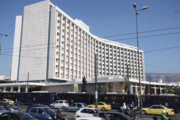 Πρωτοφανή αστυνομικά μέτρα έξω από το Χίλτον