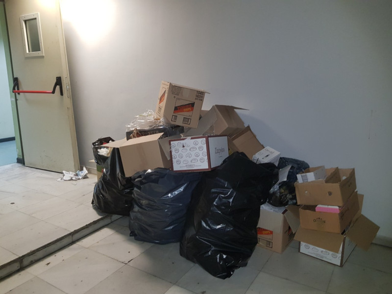 Ζητά από τον πρωθυπουργό να φροντίσει για την καθαριότητα των αστυνομικών τμημάτων