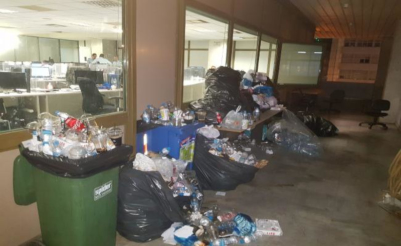 Ζητά από τον πρωθυπουργό να φροντίσει για την καθαριότητα των αστυνομικών τμημάτων
