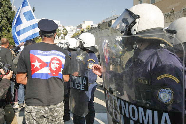 Μεταξύ ακροδεξιών και ΜΑΤ διαδήλωσε ο κόσμος της υπαίθρου