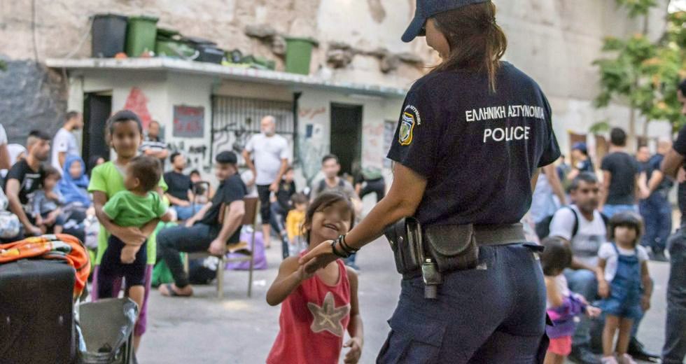 «Θέατρο» με τις εκκενώσεις καταλήψεων