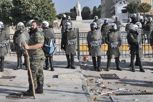 Μεταξύ ακροδεξιών και ΜΑΤ διαδήλωσε ο κόσμος της υπαίθρου