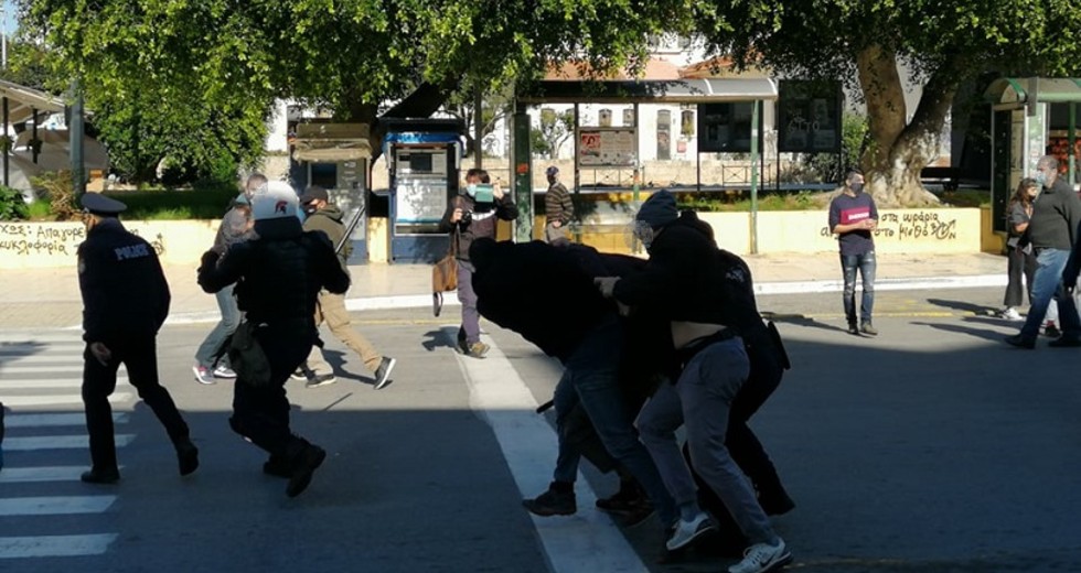 Άγρια καταστολή από την αστυνομία στα Χανιά
