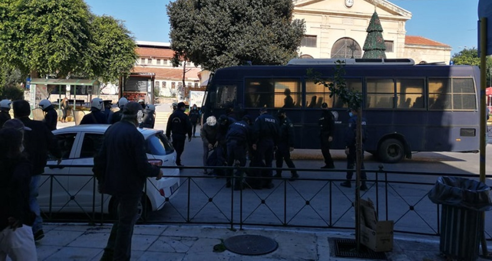 Άγρια καταστολή από την αστυνομία στα Χανιά