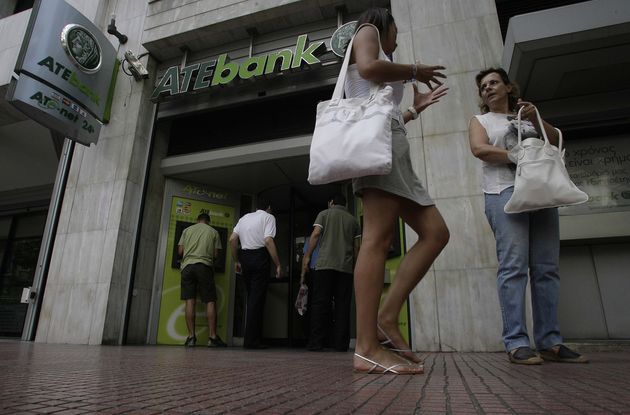 Σκιές από το παρελθόν του κ. Στουρνάρα