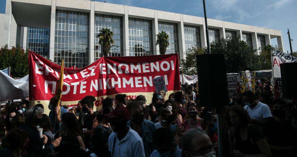 Κοσμοπλημμύρα στην Αθήνα – Στους δρόμους και στη Θεσσαλονίκη