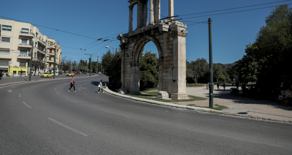 Απαγορεύεται κάθε άσκοπη μετακίνηση από τα ξημερώματα της Δευτέρας