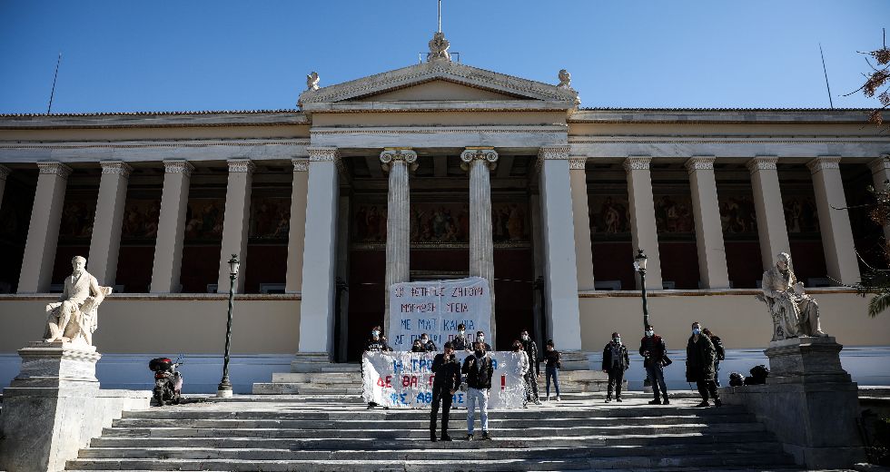 Κινητοποιήσεις φοιτητών σε Αθήνα-Θεσσαλονίκη μετά το όργιο αστυνομικής βίας
