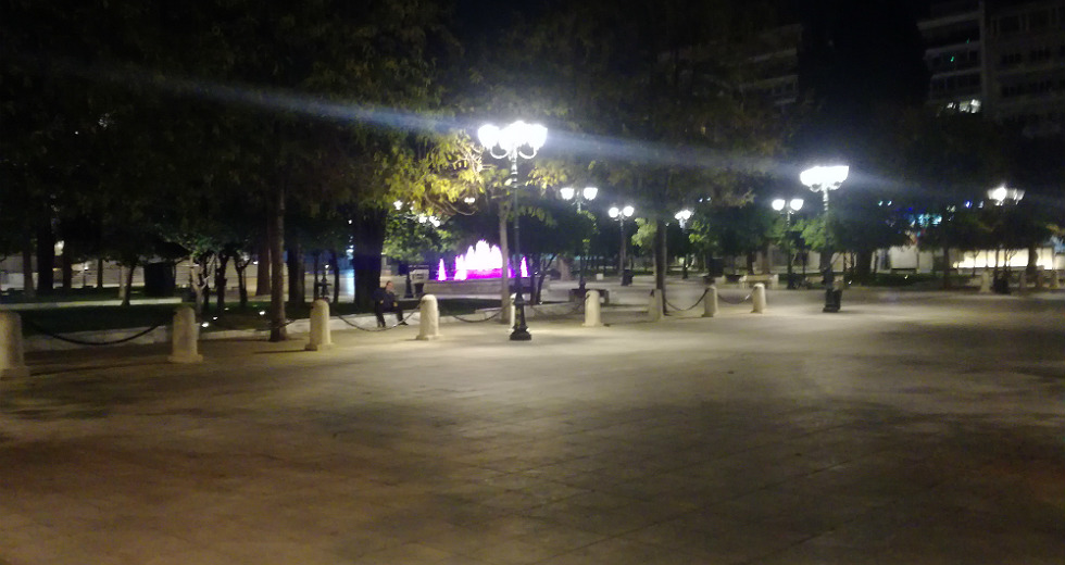 Έρημες πόλεις μετά τις 9 το βράδυ