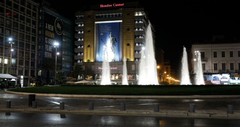 Έρημες πόλεις η Αθήνα και η Θεσσαλονίκη μετά τα μεσάνυχτα [εικόνες]