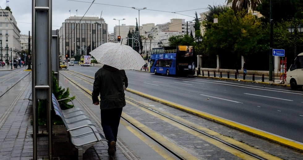 Προβλήματα στο οδικό δίκτυο, χιόνια και στην Αττική [ Live χάρτης ]