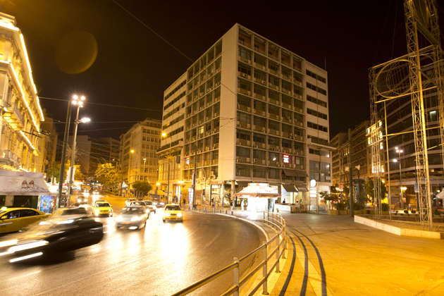 Η πλατεία με τα εννιά πρόσωπα