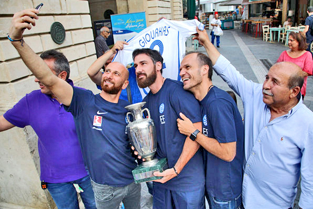 Απνοια και απόγνωση στο «τριφύλλι»