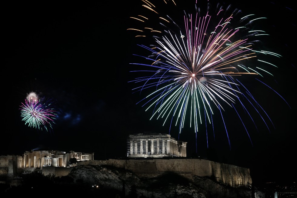 Ο κορονοϊός «διαγράφει» πρωτοχρονιάτικες εκδηλώσεις σε όλο τον κόσμο