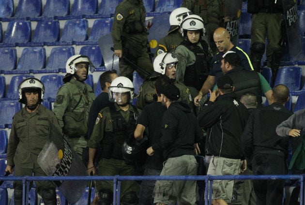 Επεισόδια στο ματς για τους πυρόπληκτους στο Περιστέρι