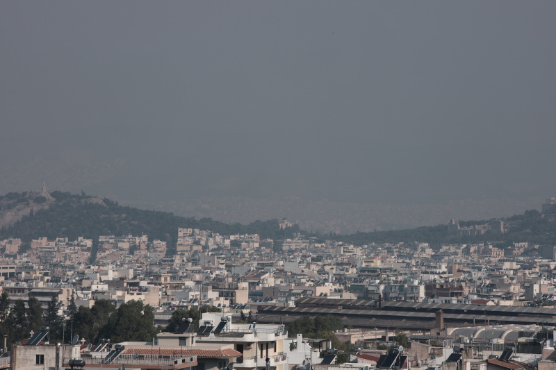Ο καπνός κάλυψε την Αττική