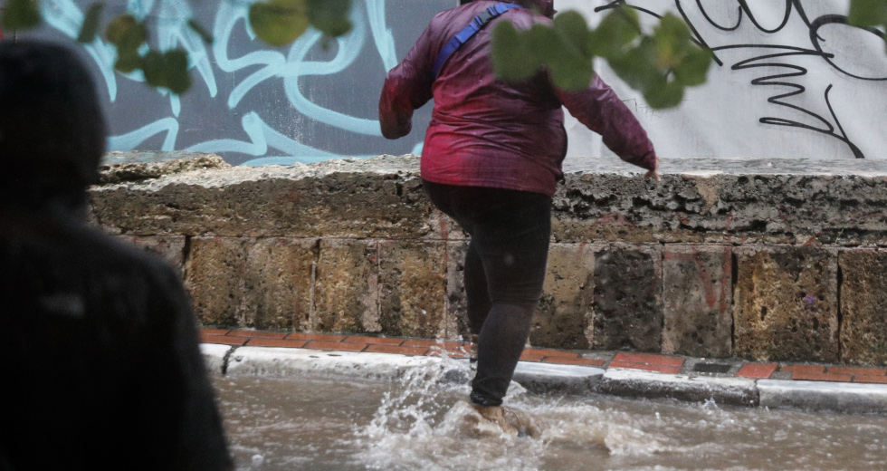 Προβλήματα και κυκλοφοριακό χάος με καταιγίδα μίας ώρας στην Αττική