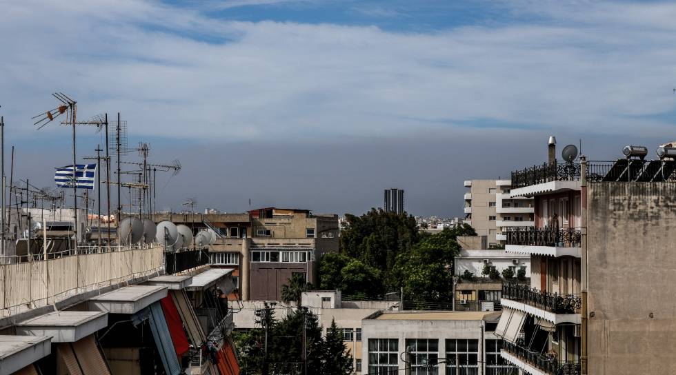 Εκκενώθηκαν οικισμοί και μονές λόγω πύρινης λαίλαπας στην Κορινθία