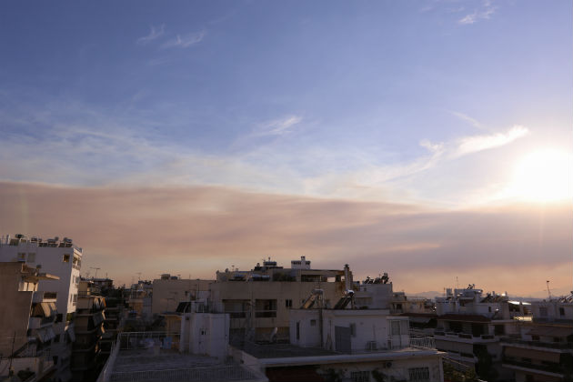 Ολονύχτια μάχη με τις φλόγες