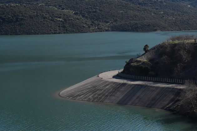 Η Ε.Ε. πιέζει υπερχρεωμένες χώρες να ιδιωτικοποιήσουν το νερό τους