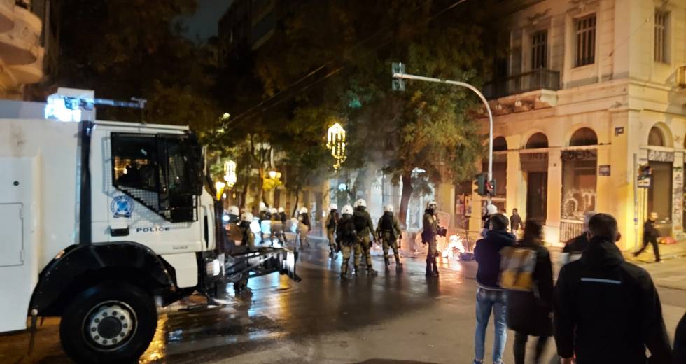 Έπνιξαν Αθήνα και Θεσσαλονίκη στα χημικά